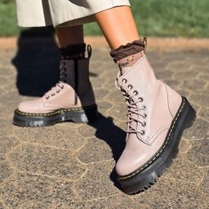 Dr. Martens WOMEN'S 8l Platform Boot size7Color: Vintage Taupe Pisa New